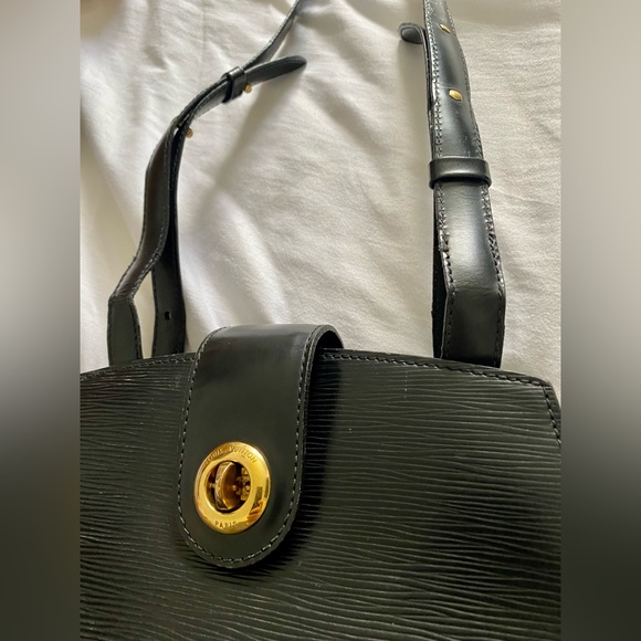 LV Epi Cluny shoulder bag - Picture 8 of 13